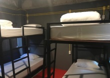 Кровать в общем номере двухъярусная кровать в 248 Street Hostel