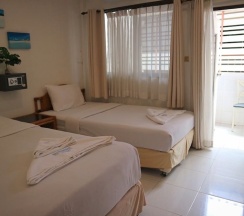 Трёхместный номер Standard с балконом в Sunshine Guest House