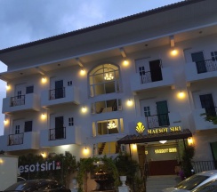 Двухместный номер Standard с балконом двуспальная кровать в Maesot Siri Hotel