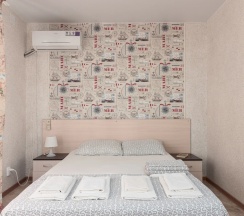 Двухместный номер Comfort с балконом и рядом с пляжем двуспальная кровать в Моряк