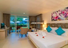 Трёхместный номер Deluxe с балконом в The Briza Beach Resort Khaolak