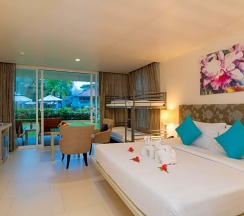 Трёхместный номер Deluxe с балконом в The Briza Beach Resort Khaolak