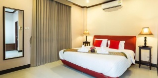 Карон: Отель Kata Beachwalk Hotel and Bungalows