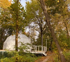 Сфера с террасой и камином в Клевер