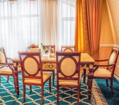 Двухкомнатный люкс с балконом и видом на море в Grand Palace