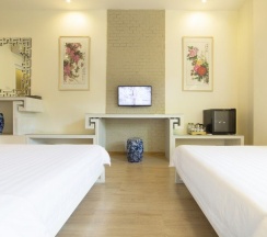 Четырёхместный номер Deluxe в O'nya Phuket Hotel
