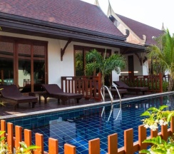 Двухместная вилла с видом на бассейн двуспальная кровать в Howard Johnson by Wyndham Phuket Naiyang