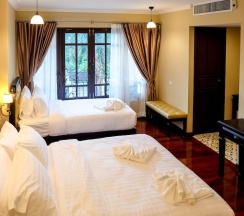 Трёхместный номер Classic с балконом в Siri Heritage Bangkok Hotel