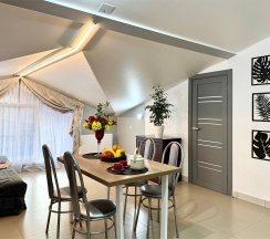 Апартаменты №12 "Семейные" на мансардном этаже в Саквояж