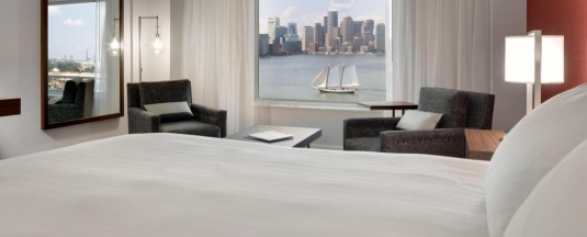 Номер с видом на гавань в Hyatt Regency Boston Harbor