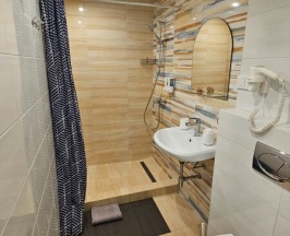 Двухместный номер "Комфорт" с двуспальной кроватью. Парковка в Отель на Парковой