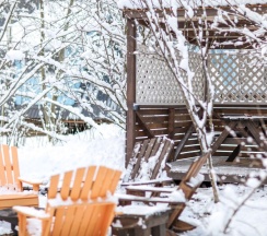 Персиковый А дом в А у реки