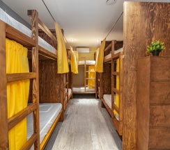 Кровать в общем номере в Море