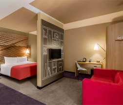Номер Premium - с одной двуспальной кроватью и диваном в Ibis Москва