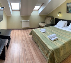 Двухместный номер мансардного типа в Акс