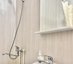 Апартаменты c 1 комнатой с балконом и с красивым видом из окна в Апартаменты на Революции 52в