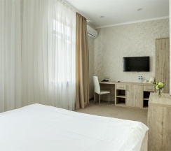 Стандарт улучшенный без балкона вид на парк в Кавказ