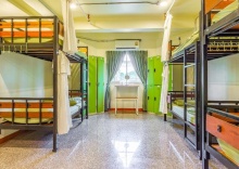 Одноместный номер Standard двуспальная кровать в OYO 928 Leaf Hostel