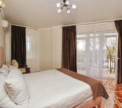 Люкс двухкомнатный с балконом в Castro