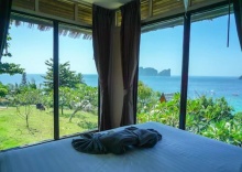 Номер Grand с балконом и с видом на море в HIP Seaview Resort at Phi Phi