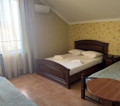 Стандартный четырехместный комната в Das house