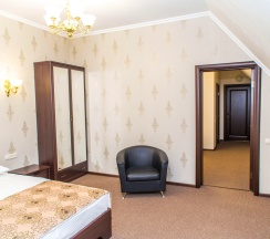 Стандартный четырехместный номер в Кароза