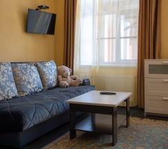 Семейный в Yellow hotel