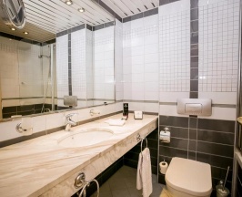 Двухместный номер Standard с видом на горы двуспальная кровать в Hotel Marinela Sofia