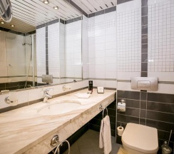 Двухместный номер Deluxe с видом на горы двуспальная кровать в Hotel Marinela Sofia