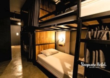 Кровать в общем номере в Sleepcase Hostel