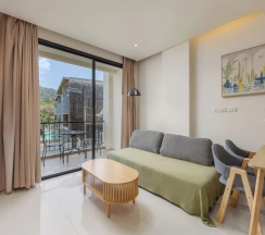Семейные апартаменты с 2 комнатами с балконом в The Lago Apartments by Tropiclook
