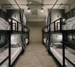 Кровать в общем номере в Bed & Bike Hostel