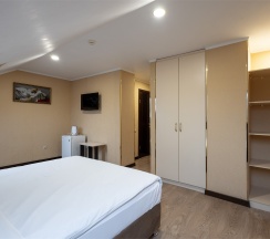Стандарт в Golden House