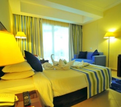 Двухместный номер Golden Swim-Up двуспальная кровать в Sea Beach Aqua Park Resort
