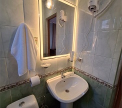 «ГОРОД» 15 СТАНДАРТНЫЙ ТРЕХМЕСТНЫЙ НОМЕР С ДВУСПАЛЬНОЙ КРОВАТЬЮ, ОДНОСПАЛЬНЫМ ДИВАНОМ в Цитрус