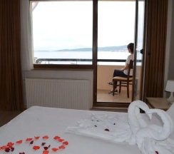 Двухместный номер Standard с балконом двуспальная кровать в Ayvalik Palas Hotel