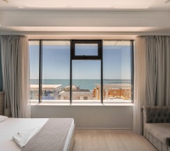 Двухместный Делюкс с видом на море и панорамными окнами без балкона/Deluxe Double Room with sea view and panoramic windows without balcony в Portofino hotel