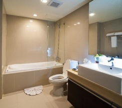 Двухместный номер Grand Deluxe двуспальная кровать в Aspen Suites Hotel Sukhumvit 2 Bangkok