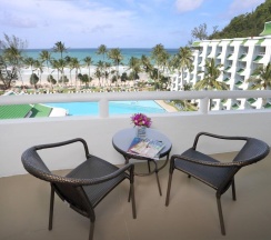 Двухместный номер с балконом и с видом на океан двуспальная кровать в Le Meridien Phuket Beach Resort
