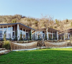 Хитте с террасой в Shepsi River Village