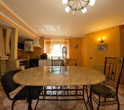 Коттедж с 2 комнатами в Наратэй