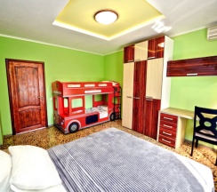 Апартаменты с 3 комнатами с балконом и с видом на горы в Малибу