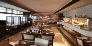 Abu Dhabi: Отель Ramada by Wyndham Abu Dhabi Downtown