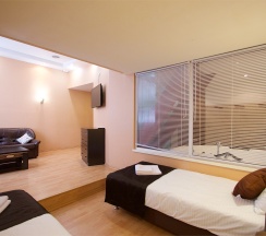 Комфорт+  4-х местный (2 двуспальные кровати или 1 двуспальная и 2 раздельные кровати) в Автодвор