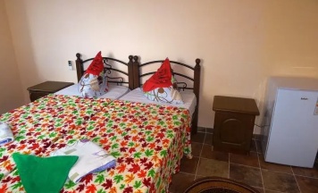 Двухместный номер Comfort с балконом и с видом на горы двуспальная кровать в Якорь