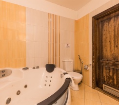Люкс 2-х этажный с джакузи в Автор