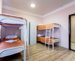 Место в общем 6ти местном номере (F) в Корона