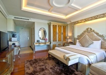 Номер Deluxe beachfront в LK The Empress Pattaya