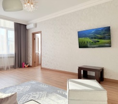 Большая квартира на Даниялова в центре города рядом с морем - это идеальный выбор для тех, кто хочет провести комфортный отпуск или деловую поездку. в Как Дома 05