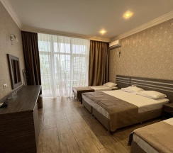 4-местная комната стандарт в Miracle&N